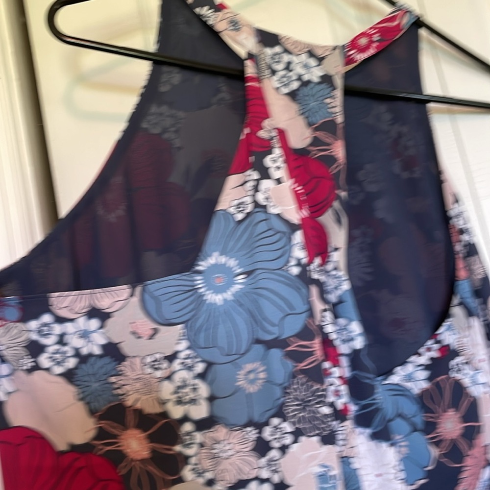 Women’s L LOFT Pink/gray Floral Tank. Lined flowy T back. Peek-a-boo bust - Picture 11 of 11